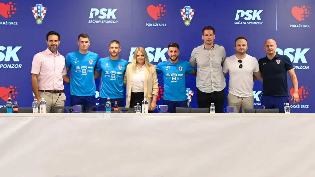 Gabriel Makki with the Croatia national team at a PSK press conference